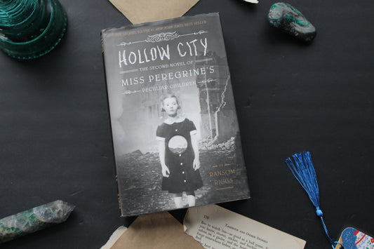 Hollow City (Miss Peregrine's Peculiar Children #2)